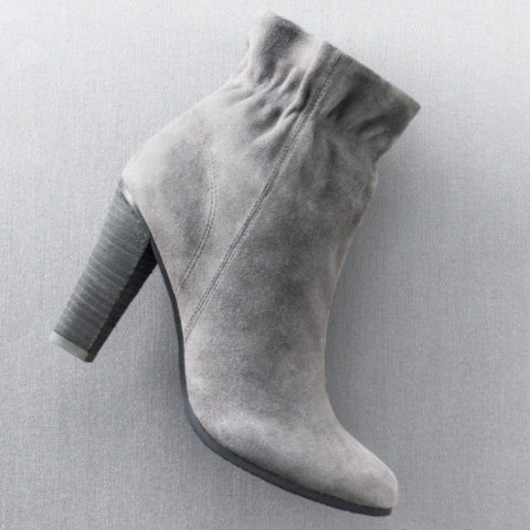 LOFT Shoes - NWOT Ann Taylor LOFT Suede Ruffle Booties